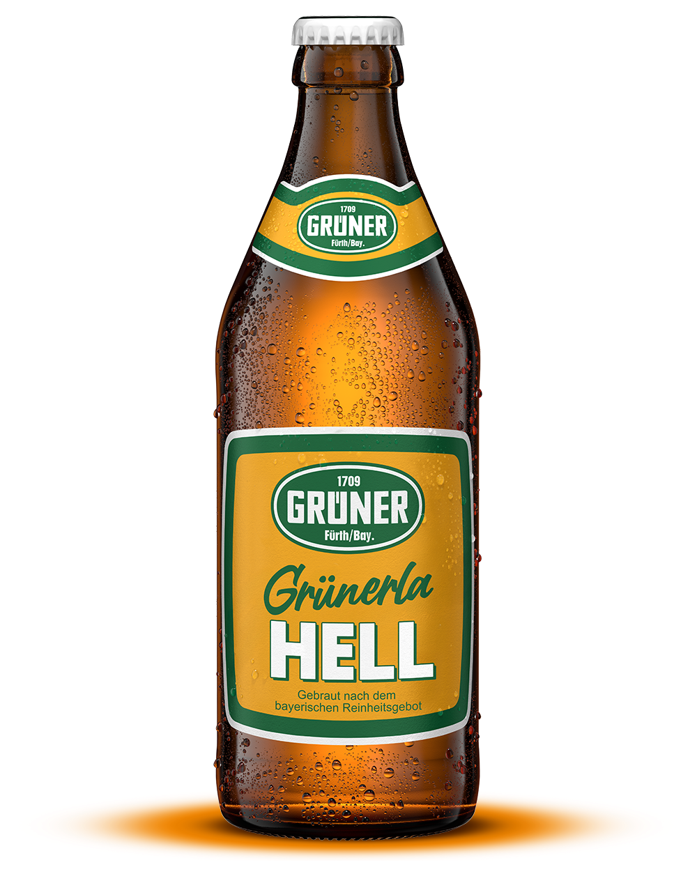 Eine braune Flasche mit kondensierendem Wasser und gelb-grünem Etikett – Sorte Grünerla Hell von Grüner Biere